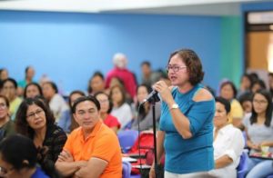 A parent raises a point during the College of Nursing (CON) stakeholders' meeting on June 8, 2018. CON photo