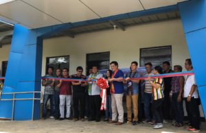 Sen. Juan Miguel F. Zubiri leads the turn over ceremony of the three-classroom building in the Kadingilan satellite campus. Extension and External Studies Center photo